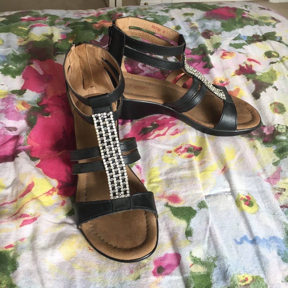 ✨ Cute sandals size 5 ✨